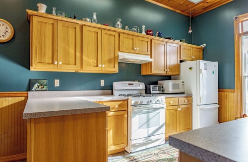 Brandenburg House | Downtown Brandenburg Historic Stay River Views Near Fort Knox