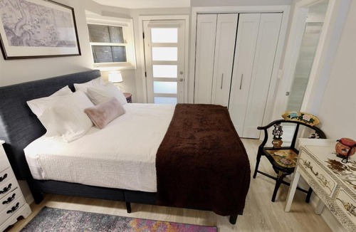 Logan Circle Apartment | Downtown DC Awaits with Parking Permit