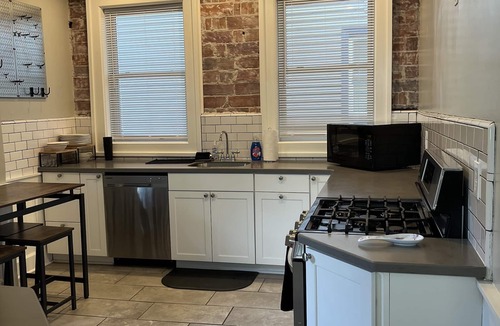 Front Park House | Downtown Duplex, Upper/Lower With Game Room! Central Location, Sleeps 14