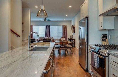 Nashville Apartment | Downtown Escape/Rtop Deck/12 Beds