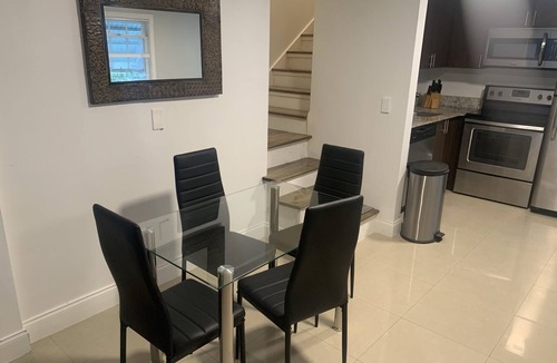 Tarpon River House | Downtown Fll 2 bedroom Home
