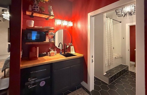Eureka Springs Historic District Apartment | Downtown+FreeParking+Wifi Main St. Ste 101