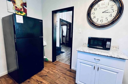 Clifton House | Downtown Home/10 Beds/Free Parking