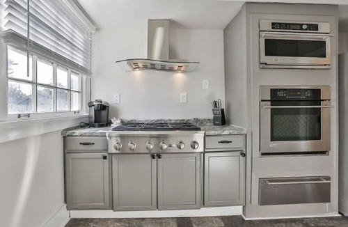 Shelbyville Apartment | Downtown Main Street One-Bedroom Suite w/Hi-Speed Wifi