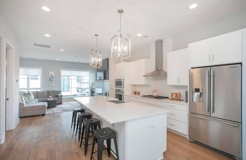 Nashville Villa | Downtown Modern, Rooftop Patio, Vanderbilt, 8 Beds