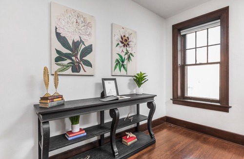 Herron Morton Apartment | Downtown Serenity - Mins to Mass Ave