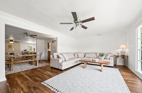 Chestnut Mound House | Dream Estate with Pool, Bonfire & 100 Acres Nature