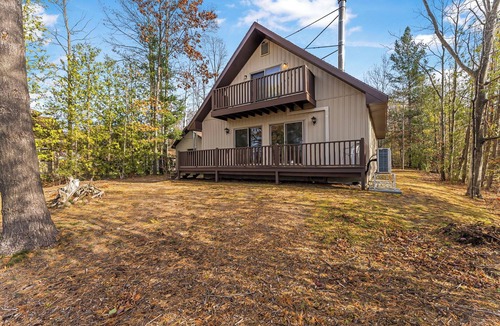 Lake Leelanau Ski Chalet | Dream Lakefront Chalet with 3 Bedrooms and Stunning Lake Leelanau Views