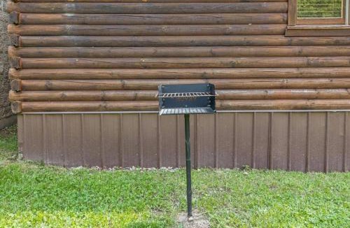 Rogers House | Dreamcatcher- Firepit, WiFi, Private Hiking