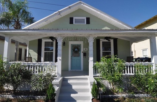 Downtown Historic District House | Dreamy Downtown Cottage: Walk everywhere, easy parking