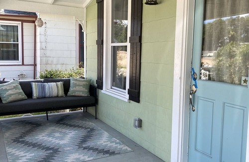 Downtown Historic District House | Dreamy Downtown Cottage: Walk everywhere, easy parking