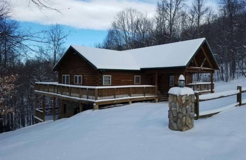 Grassy Creek Cabin | Dreamy Hidden Cabin in the Woods
