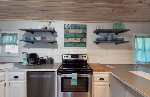 Lost Bridge Village House | Drift Away- 2-bedroom Lakefront house with Easy walk to Lake
