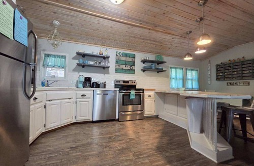 Lost Bridge Village House | Drift Away- 2-bedroom Lakefront house with Easy walk to Lake
