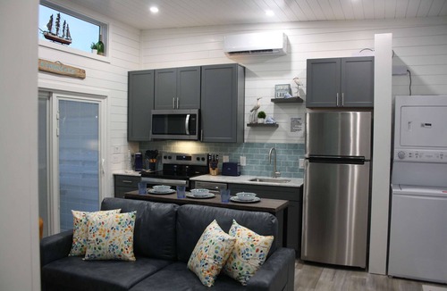Nancy House | Driftwood Cove - Pet Friendly Floating House on Lake Cumberland