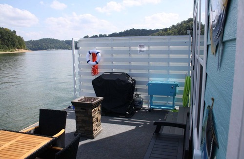 Nancy House | Driftwood Cove - Pet Friendly Floating House on Lake Cumberland