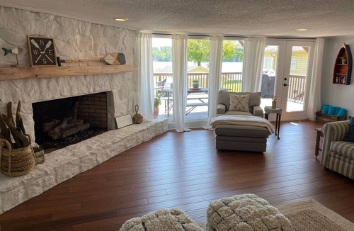 New London House | Driftwood Lake House- cozy , quiet cove!