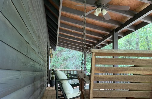 Helen House | Dropped rates for June! Beautiful Cozy Cabin Nestled in the Sautee Valley.