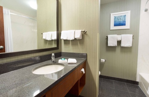 Burlington Hotel | Drury Inn & Suites Burlington