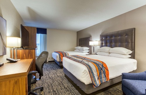 Collinsville Hotel | Drury Inn & Suites St. Louis Collinsville