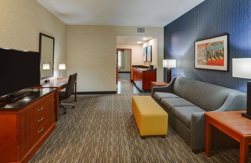 Arnold Hotel | Drury Inn & Suites St. Louis Arnold