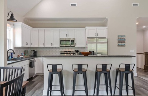 Winchester Apartment | Dry Jack Tim-Hot Tub, Water Views, Marina