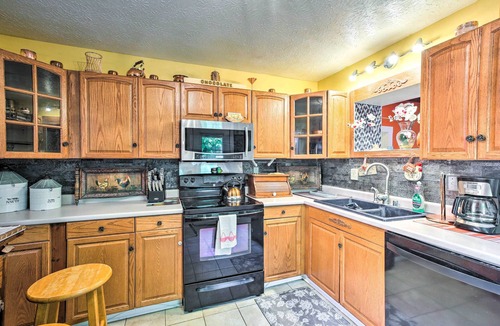 Elizabethtown House | Dtwn Elizabethtown Home w/Fire Pit & Gas Grill!