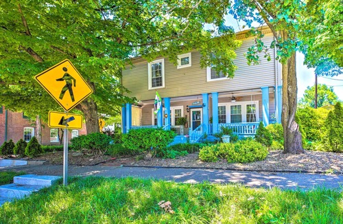 Elizabethtown House | Dtwn Elizabethtown Home w/Fire Pit & Gas Grill!