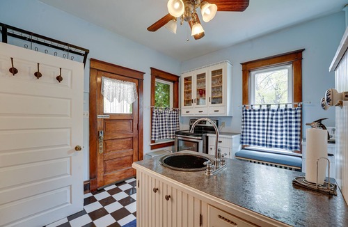 Manistee House | Dtwn Victorian Home - 1 Mi to Lake Michigan Beach!