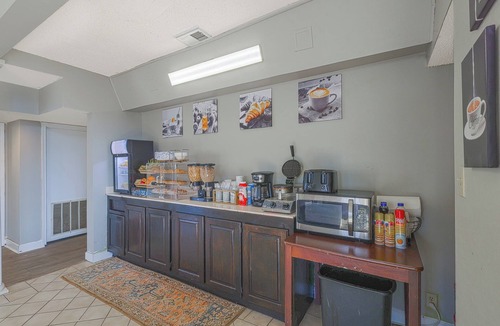 Brownsville Hotel | Dual Light-Filled & Comfy 2 Queen Bed Room w/Easy Access to Local Attractions