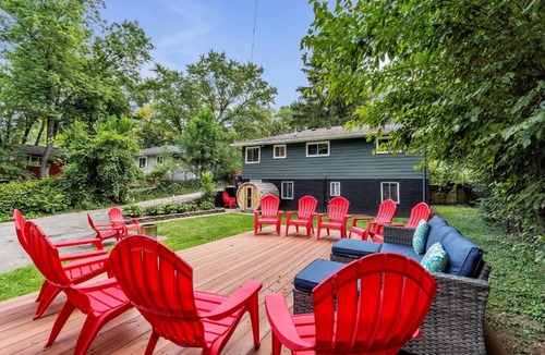 Ann Arbor House | Dual Saunas Beautifully Renovated in 2024