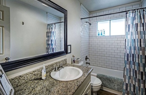 Fondren House | Duplex by Hospitals in N Fondren Near the District