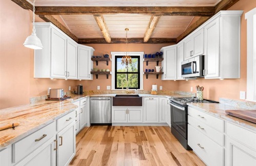 Dandridge House | Eagles Nest | 5Bdrm Lakefront Luxury Retreat with Hot Tub & Mountain Views