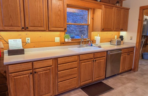 Butler Cabin | Eagles Peak-Dock Access & Boat Slip, Amazing View, King Beds, Luxury Hot Tub