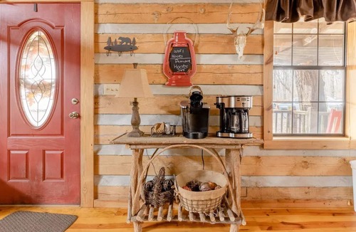Mentone House | Early Spring Deals!Pet+HotTub+New BATH+GR8Coffee+FirePit