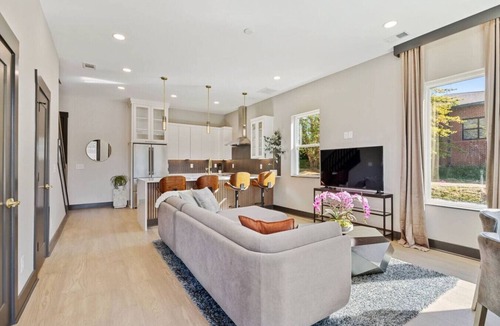 Madison House | East Nash Luxury Escape w/Rooftop Deck-Sleeps 12!