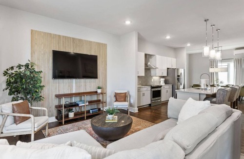 East Hill Villa | East Nash Rooftop 3 En-Suites | City Views