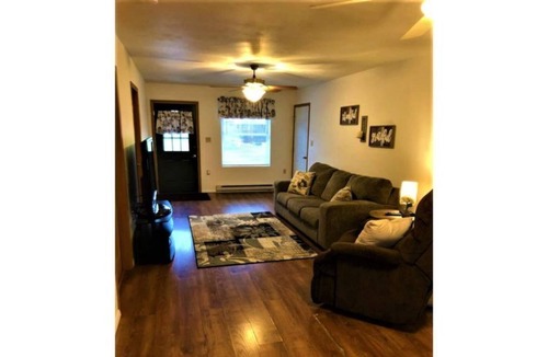 Windber House | Easy Access King and Queen Nestled Ranch!