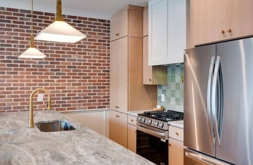 Hillsboro Village House | Eclipse-Walk to Belmont University-Mins 2 Broadway