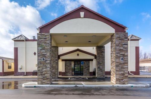 Cloverdale Cabin | Econo Lodge Cloverdale