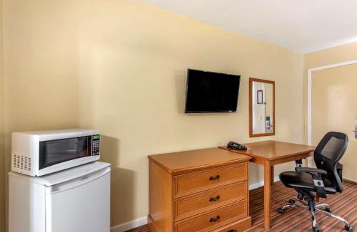 Erlanger Cabin | Econo Lodge Erlanger - Cincinnati Airport