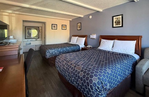 Galax Hotel | Econo Lodge Galax