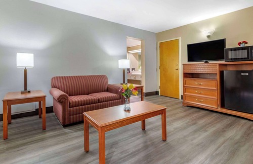 Southern Pines Hotel | Econo Lodge & Suites Southern Pines - Pinehurst