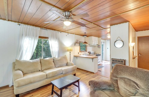 Edgemont House | Edgemont Home w/Deck ~ 9 Mi to Greers Ferry Lake!