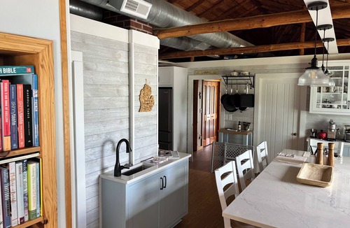 Hillman House | Edgewater at Long Lake - Lakeside Jacuzzi, pontoon boat, fenced in yard for pets