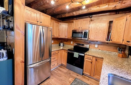 Grayling Cabin | Edgewater Lodge: Riverfront Family Fun in Grayling