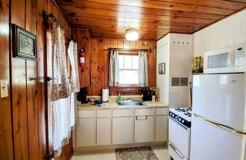 Mid America Cottage | Edgewater Resort 1 Bedroom - Pet Friendly