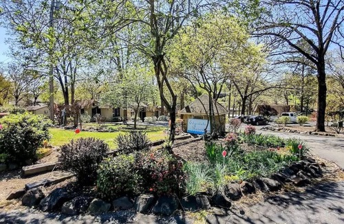 Mid America Cottage | Edgewater Resort 1 Bedroom - Pet Friendly