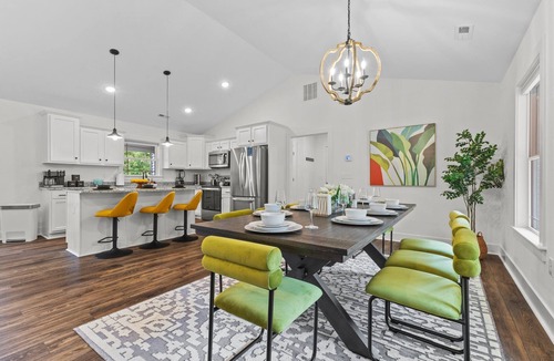 Jeffersonville House | Edgewood: Work Friendly & Near Downtown
