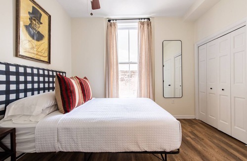 Versailles Hotel | EH Taylor Suite, The Woodford Hotel